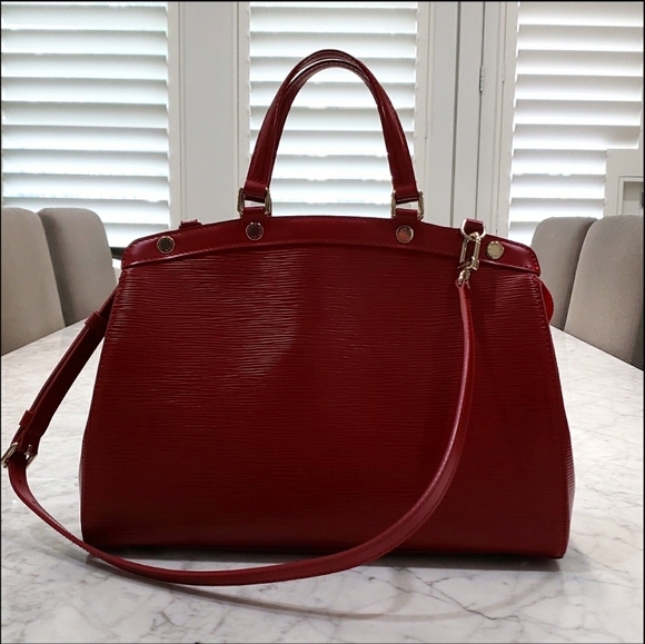 100% Authentic!! Red Louis Vuitton Epi Brea MM - Picture 2 of 10